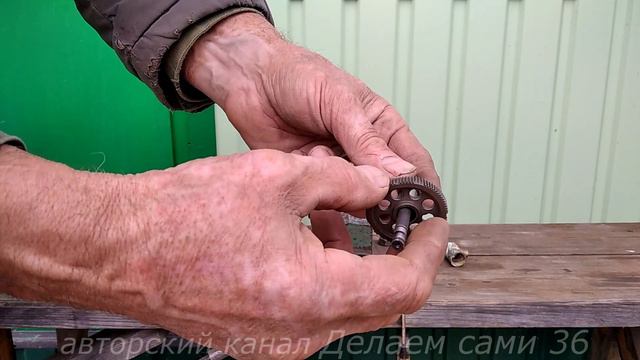 Как снять шестеренку с вала вручную за секунды. Съемник для снятия. Как одеть шестерню быстро.
