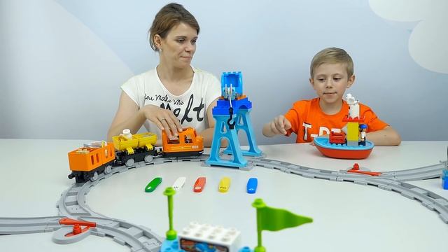 ПОЕЗД для Детей и Большая ЖЕЛЕЗНАЯ ДОРОГА LEGO DUPLO с Подъёмным КРАНОМ Видео для Детей For Childre