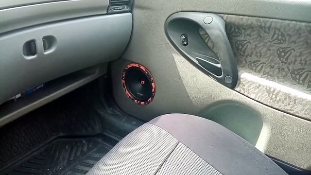 Замена штатных динамиков в Lada Kalina на DL Audio Barracuda 165