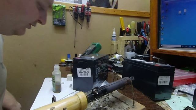Восстановление клемм аккумулятора с помощью паяльника