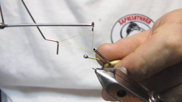 Обзор инструментов для муховязки. Принцип работы узловяза. Формируем узел на мушке руками