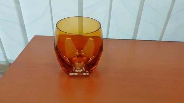 бокал желтое стекло