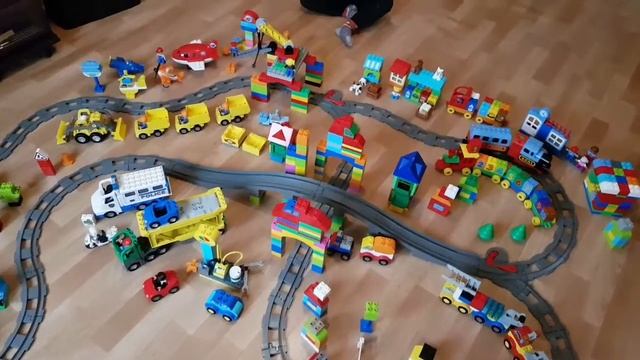 Строим город Lego Duplo с железной дорогой Lego Duplo ?