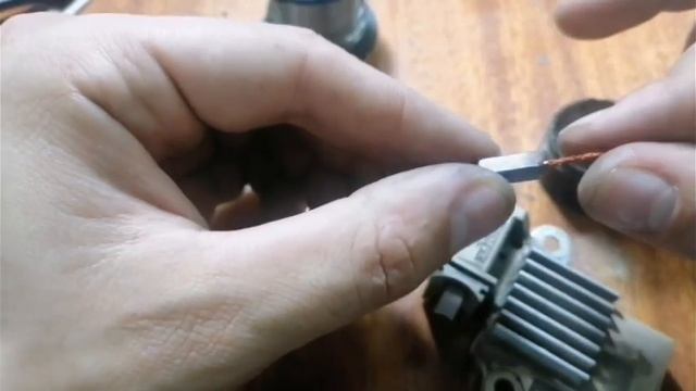 Замена щеток щеточного узла nexia. Ремонт регулятора напряжения генератора nexia своими руками