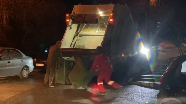 Ночной тест мусоровоза г. Алупка