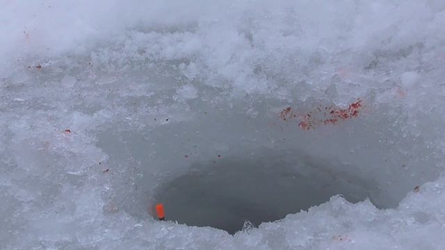 ЗИМНЯЯ РЫБАЛКА.ЛОВЛЯ ПЛОТВЫ НА ПОПЛАВОК ЗИМОЙ.зимняя плотва РЫБАЛКА НА ПЛОТВУ