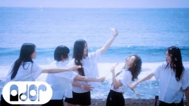 NewJeans (뉴진스) "Bubble Gum" MV