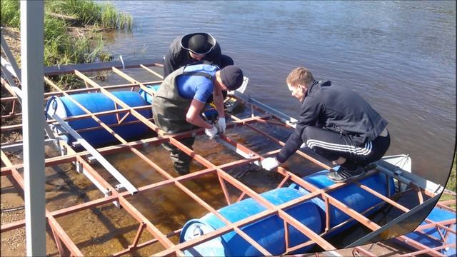 Самодельный плот. Сплав по Угре .