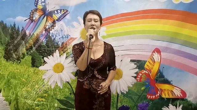 Льются песни крылатые