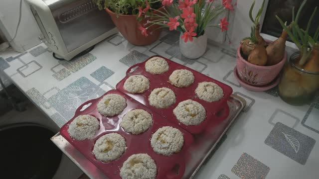 Хроника в городе. Декабрь 2023 года. В магазин. Пеку кексы банановые. Красиво, но просто..