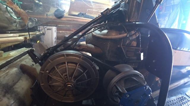 Поднял сиденье на буран. Самодельный багажник. Поставил старый ремень на вариатор.