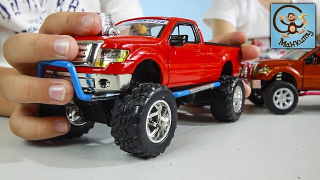 Дети и машина, прокачиваем машинку из мультика Маша и Медведь. МанкиТайм