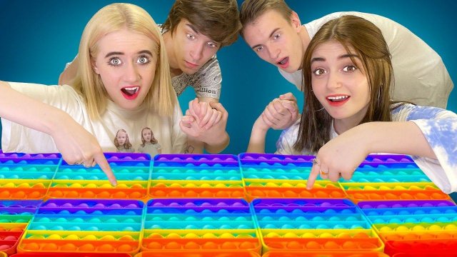 КТО ПОСЛЕДНИЙ ОТПУСТИТ РУКИ, Получит 2 000 $ Челлендж