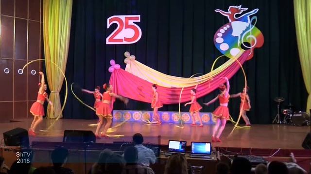 Танец с лентами