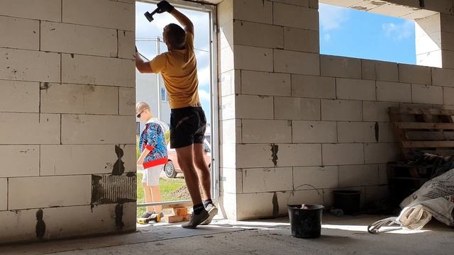 Установка железной двери в газобетон