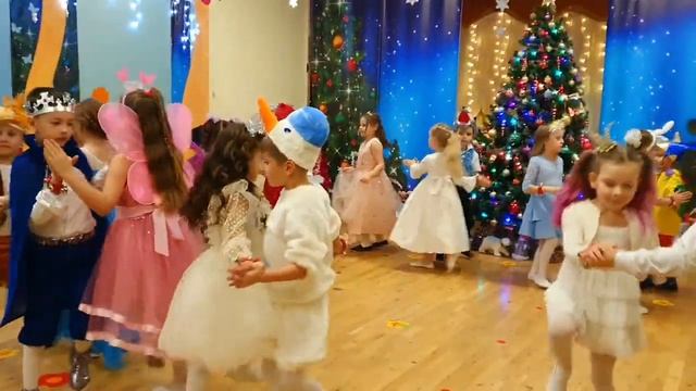 НОВЫЙ ГОД 2022. Новогодний танец _Бубенцы_☃️❄️????