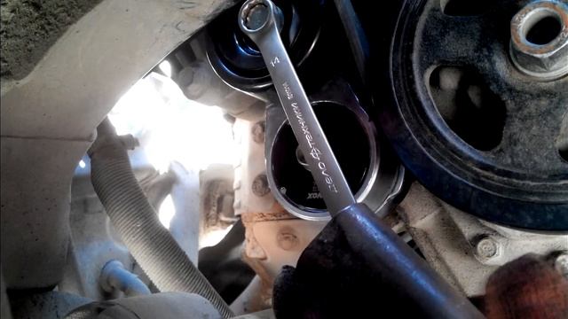 KIA RIO замена натяжителя ремня агрегатов генератора 3