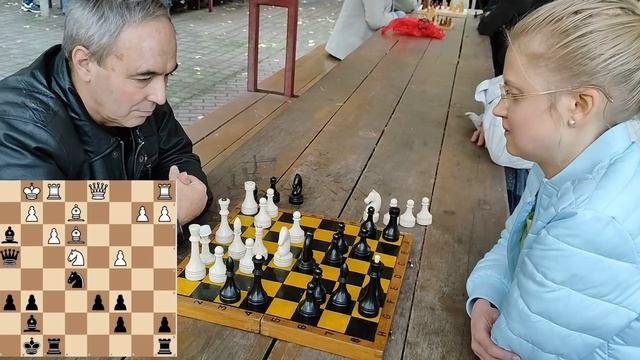 Блондинка - МАСТЕР СПОРТА не притворилась НОВИЧКОМ | шахматы в парке