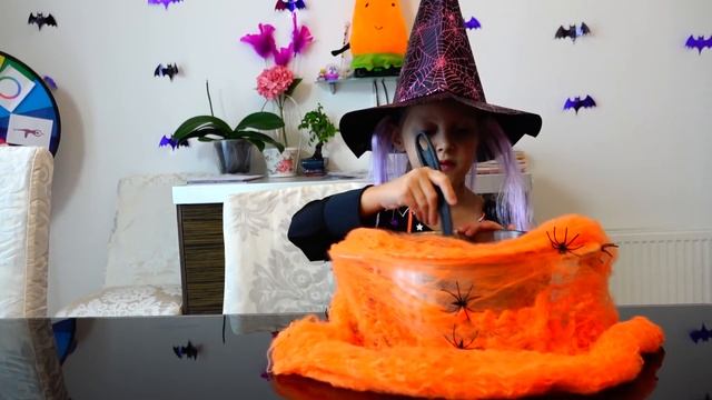 ХЭЛЛОУИН! Сладости или пакости? Сколько же Амелька соберёт конфет?