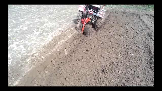 Пахота на минитракторе с конным плугом