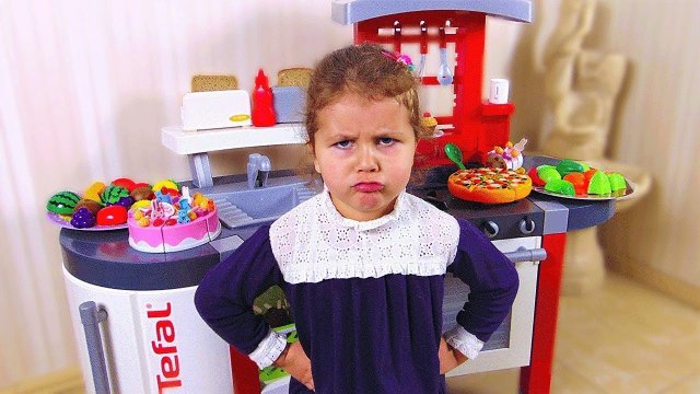 Милана и история для детей о капризном посетитель в её кафе.