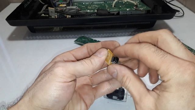 Сколько драгметаллов в телевизоре. Радиодетали содержащие драгметалл в телевизоре.