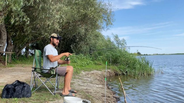 ПОЛНОЕ ВЕДРО РЫБЫ! ПРОСТЫЕ ДОНКИ С КОРМУШКОЙ ДЕЛАЮТ СВОЁ ДЕЛО. РЫБА КЛЮЁТ ОДНА ЗА ОДНОЙ.