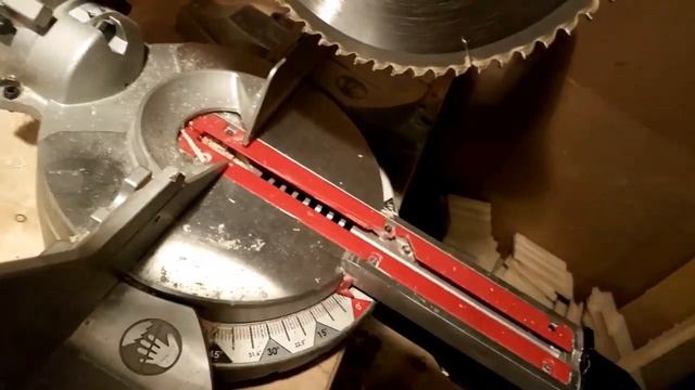 Видеообзор торцовочной пилы Интерскол ПРР 250/2000