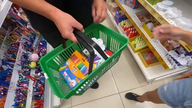 ВЛОГ ПОКУПАЕМ школьные принадлежности для Алисы ! Скоро в школу ! КАНЦЕЛЯРИЯ для школы и новая обув