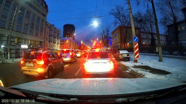 Штатный регистратор на GEELY ATLAS PRO, внешний вид, установка, кадры с регистратора и кратко о нем