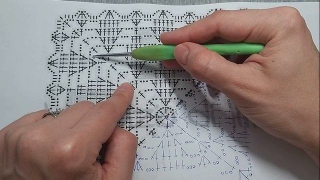 Красивая наволочка с листочками. Вязание крючком 2021.