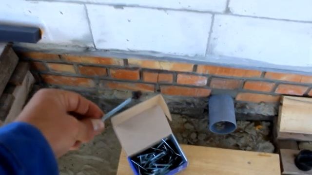 Крепление конька четырехскатной крыши с уплотнителем