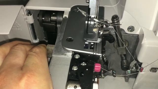 КАК СНЯТЬ НОЖ НА ОВЕРЛОКЕ