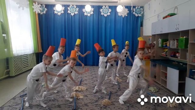 Танец снеговиков (подготовительная группа)