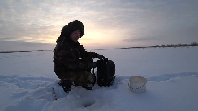 ОДИН НА ЛЬДУ  Первая рыбалка с ночёвкой и комфортом 2020
