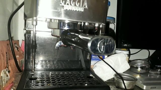 Обслуживание кофеварок. Чистка группы в рожковой кофеварке на примере Gaggia Classic