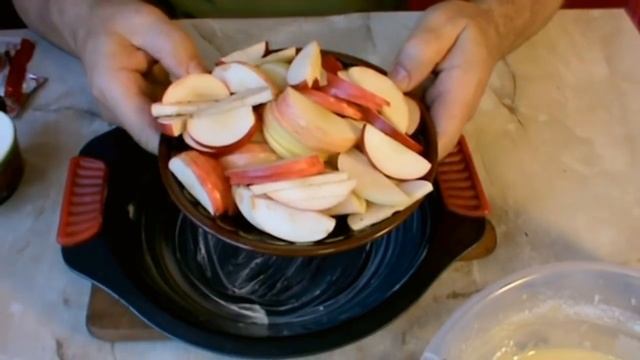 ШАРЛОТКА -ЯБЛОЧНЫЙ ПИРОГ на КЕФИРЕ вкусно и легко ЯБЛОКО КОРИЦА