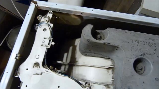 Где находится заливной клапан стиральной машины и как его снять