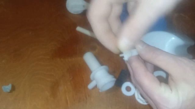 Как почистить основной клапан бачка унитаза поплавок