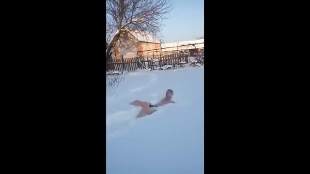 В БАНЕ 100,А ДЕТИ В СНЕГУ