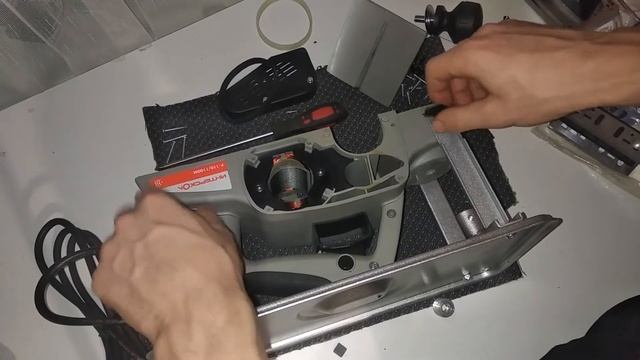 Обзор рубанка Интерскол Р110/1100М Почти полная разборка. Проверка в работе. Юстировка, правка ноже