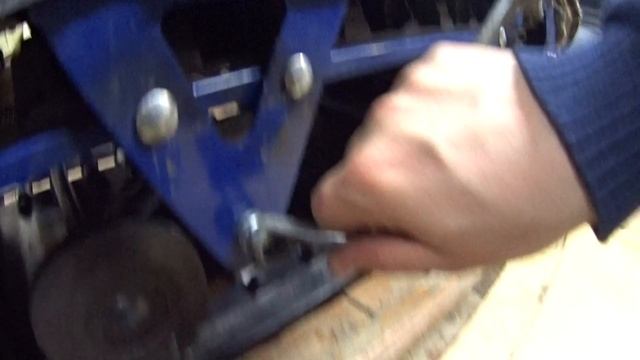 Как натянуть гусеницу на Мотобуксировщике Барс Следопыт.