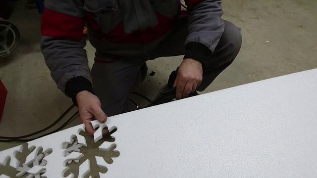 Снежинки из пенопласта своими руками
