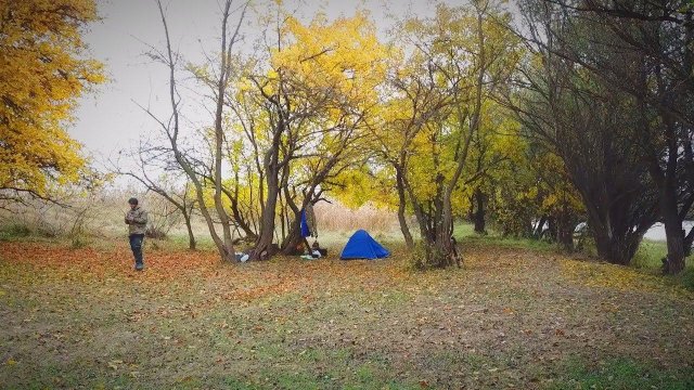 Рыбалка с ночёвкой на две ночи осенью. Наловил щук и судаков. Перемены погоды. Донка.