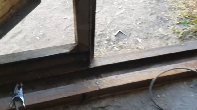как приподнять гаражные ворота от земли ,самый простой способ.