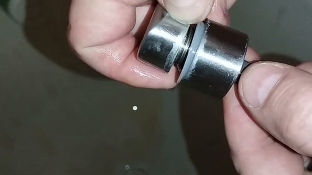 Это выручит, когда протекает гусак смесителя