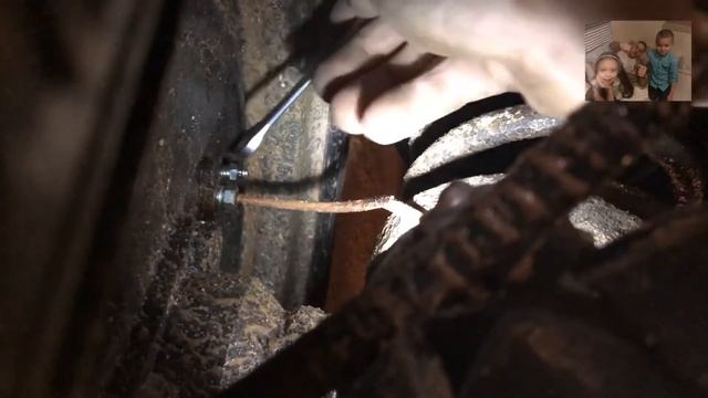 ВАЗ 2107. Как за 10-15 минут прокачать тормозную жидкость ( тормозную систему) !