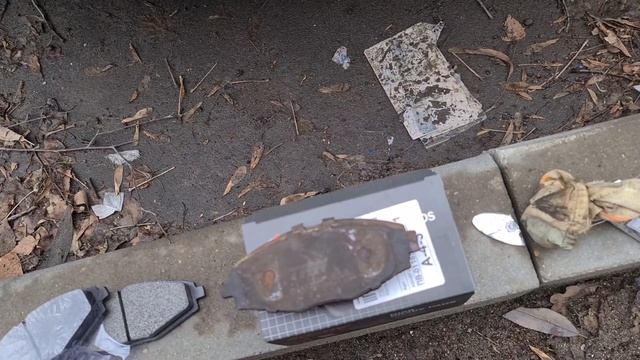 Автомобиль уводит влево при торможении. Причины.