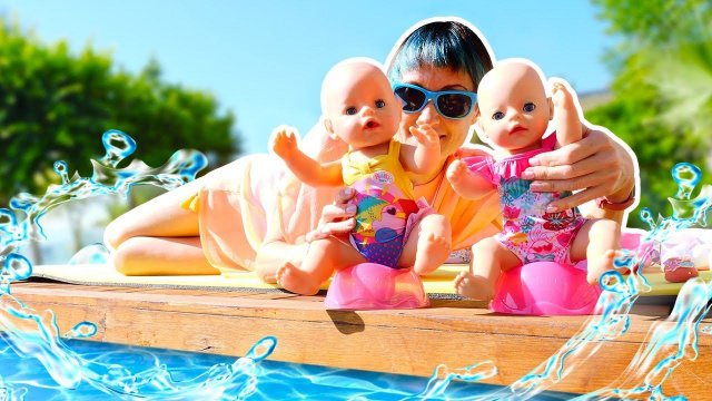 Маша Капуки и Бьянка купают Беби Борн в бассейне! Игры в дочки матери - видео про игрушки для детей