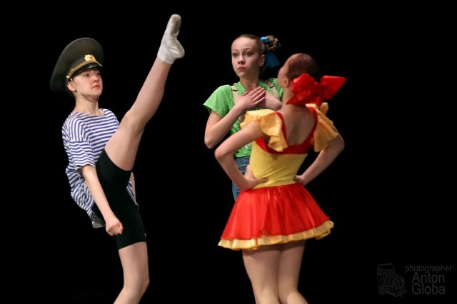 "Озорная полька", ансамбль "Школьные годы". "Naughty Polka", ensemble "School Years".